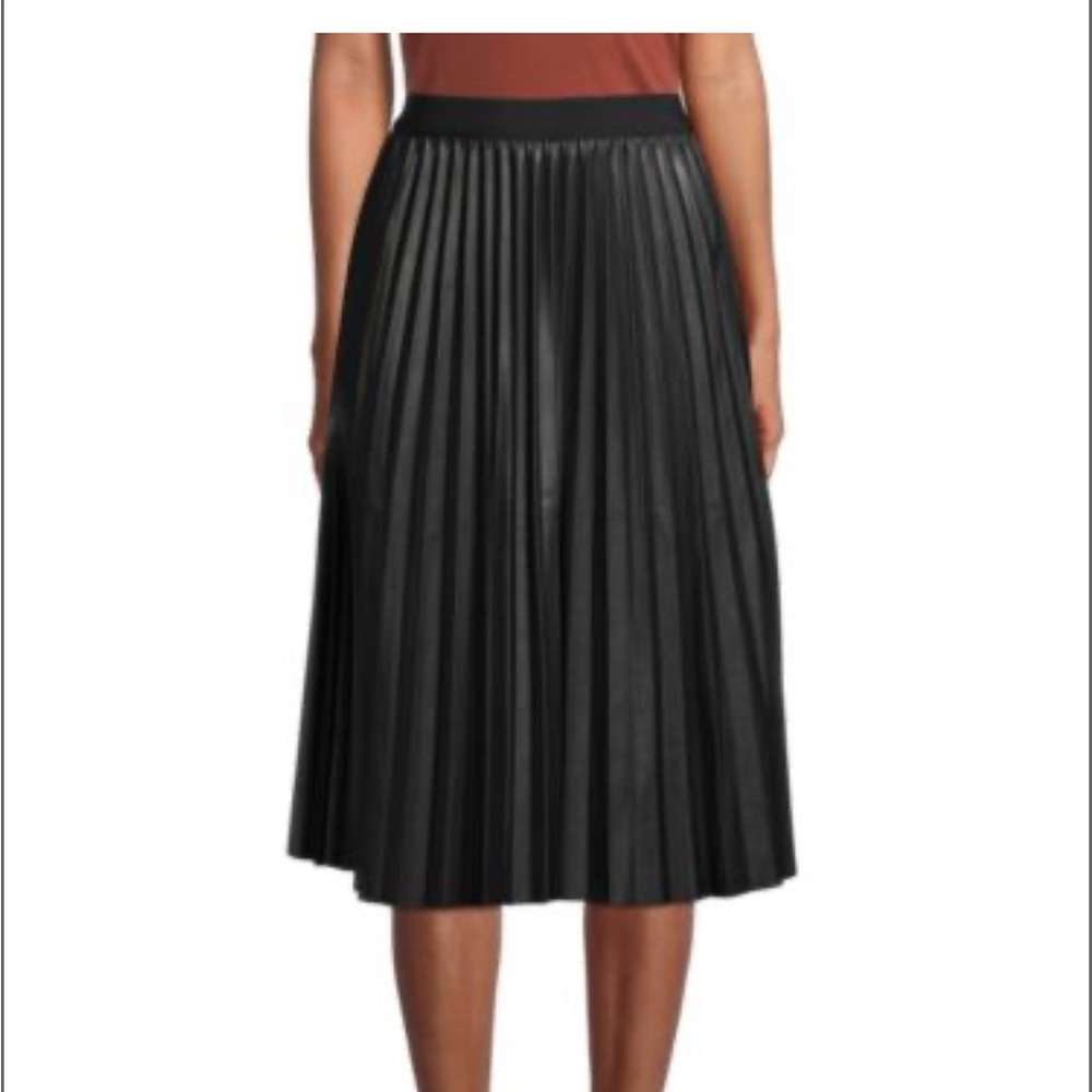 Calvin Klein Black Pleated Faux Leather Skirt in Size S/M